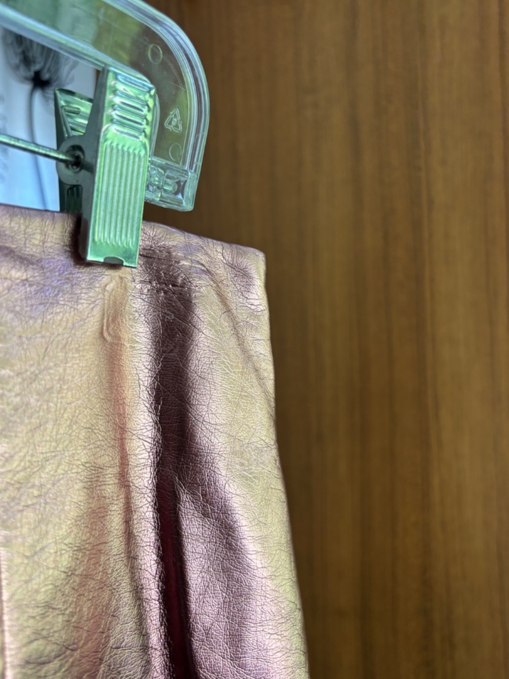 GUESS NWT Metallic Rose Gold Faux Leather Mini Skirt Size 4 - Picture 5 of 10